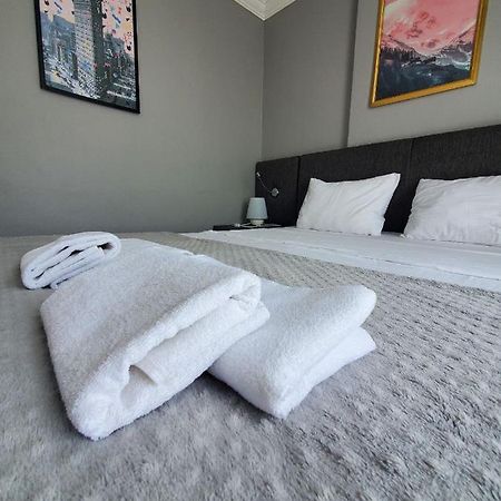 5 Mins To Airport Private Villa Room Estambul Exterior foto